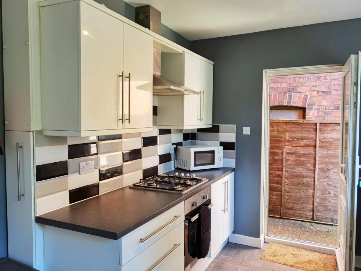 Villa Perry Road, Beautiful Large House Available For Guests And Contractors Parking Wifi Nottingham Esterno foto