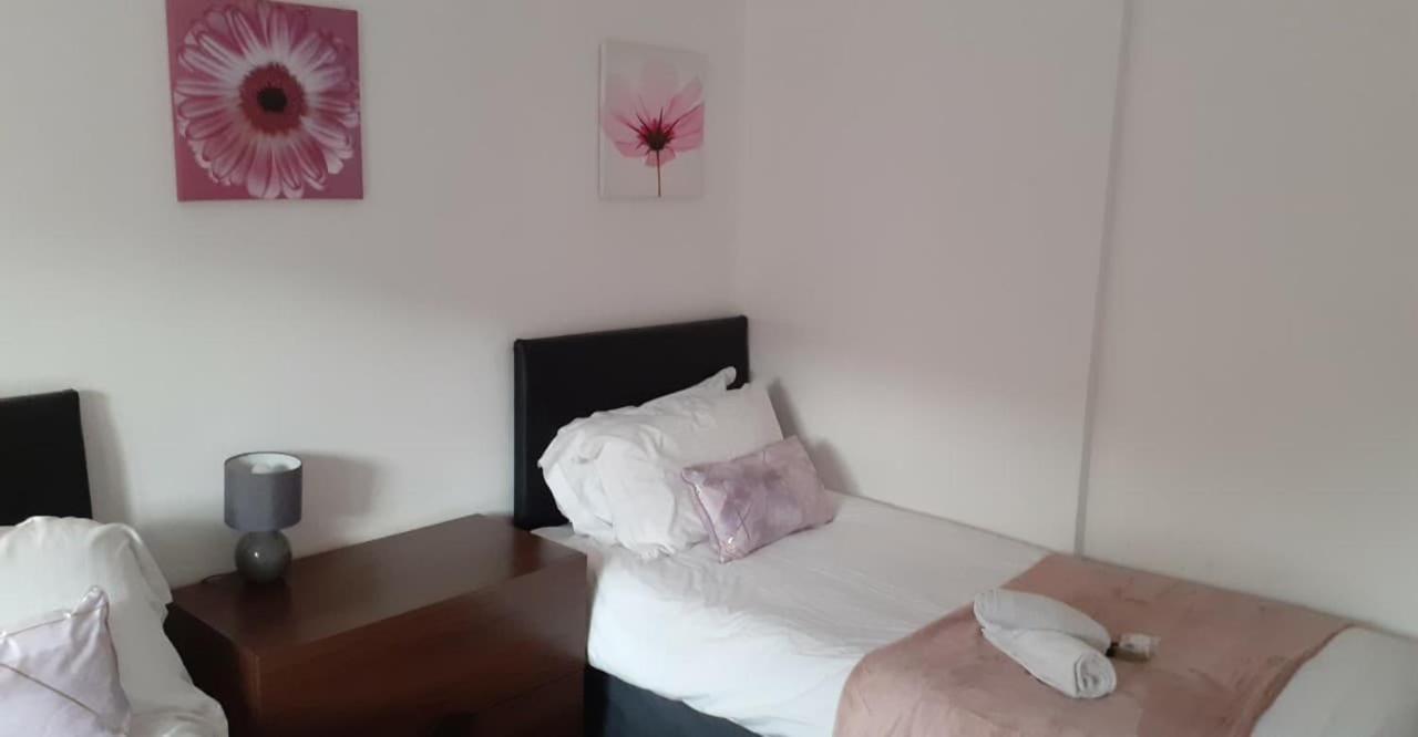 Villa Perry Road, Beautiful Large House Available For Guests And Contractors Parking Wifi Nottingham Esterno foto