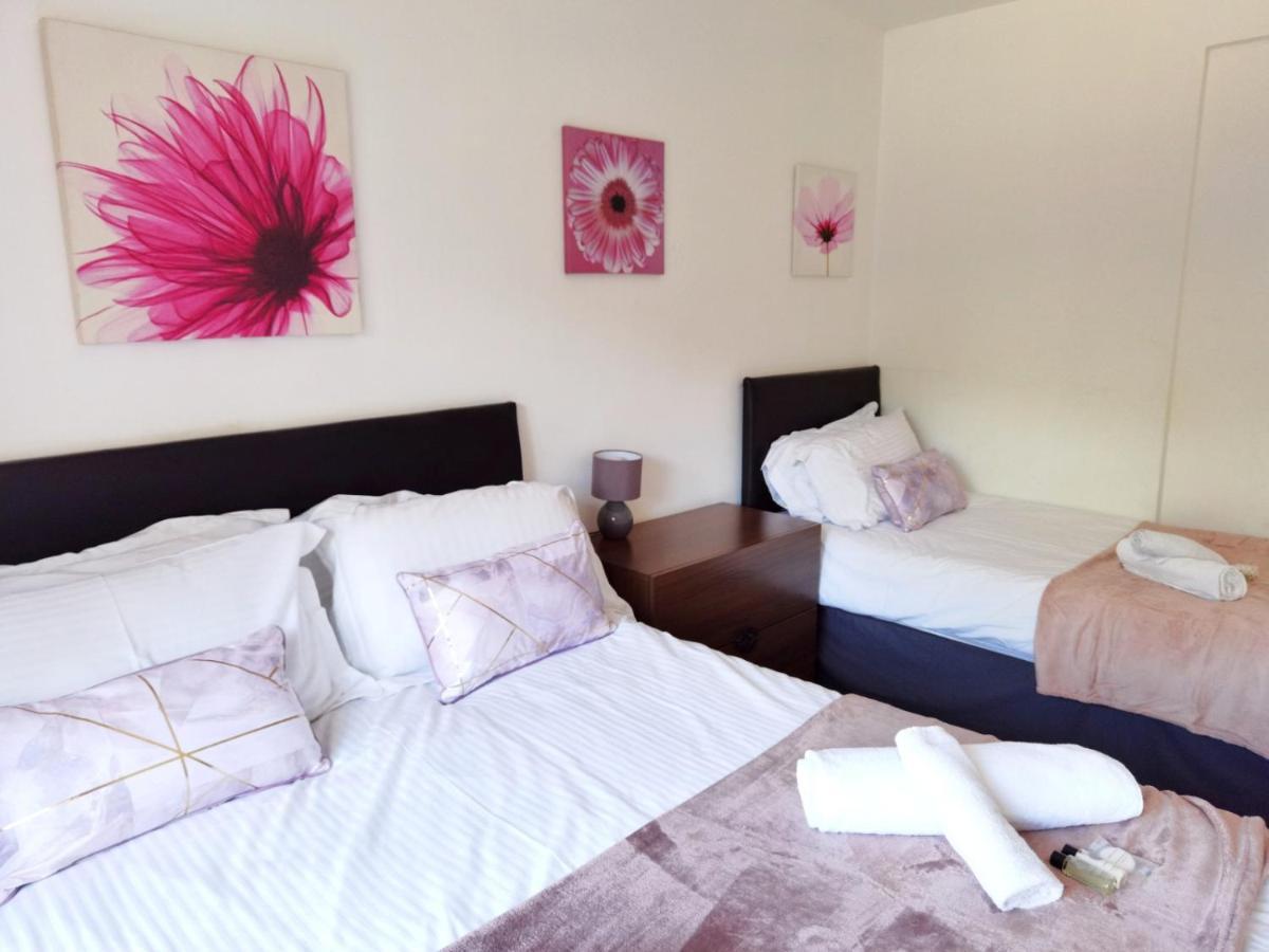 Villa Perry Road, Beautiful Large House Available For Guests And Contractors Parking Wifi Nottingham Esterno foto