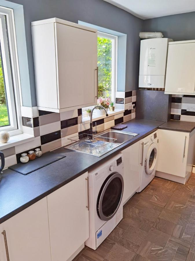Villa Perry Road, Beautiful Large House Available For Guests And Contractors Parking Wifi Nottingham Esterno foto