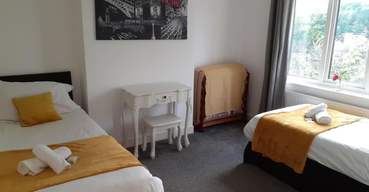 Villa Perry Road, Beautiful Large House Available For Guests And Contractors Parking Wifi Nottingham Esterno foto