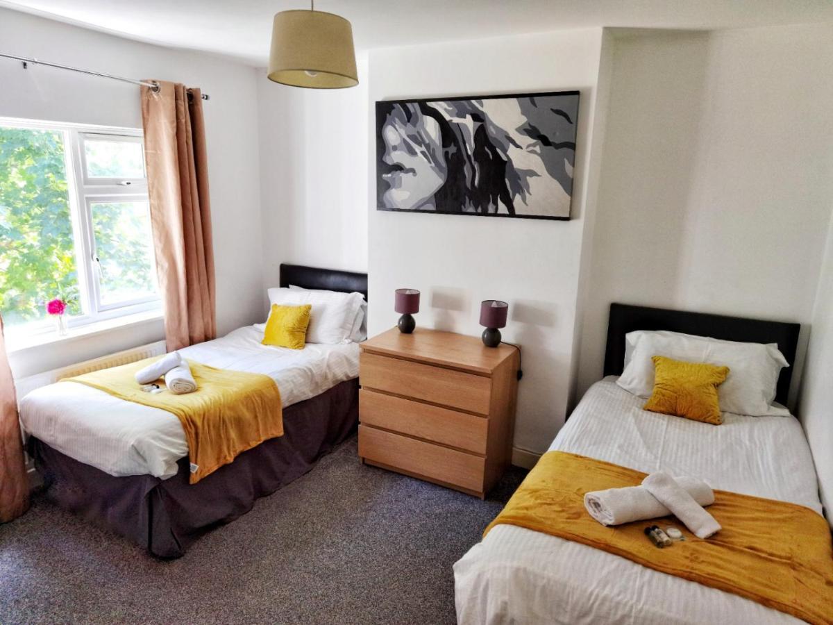 Villa Perry Road, Beautiful Large House Available For Guests And Contractors Parking Wifi Nottingham Esterno foto