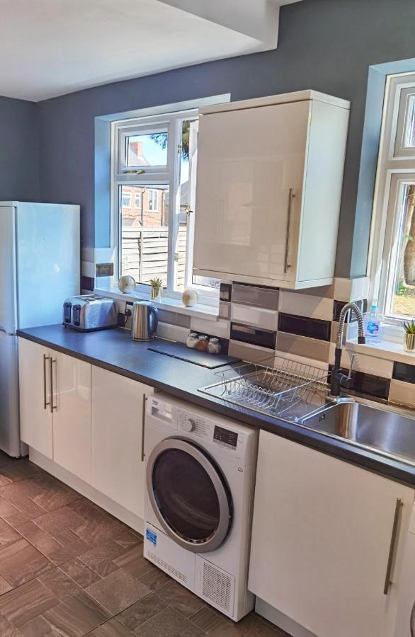 Villa Perry Road, Beautiful Large House Available For Guests And Contractors Parking Wifi Nottingham Esterno foto