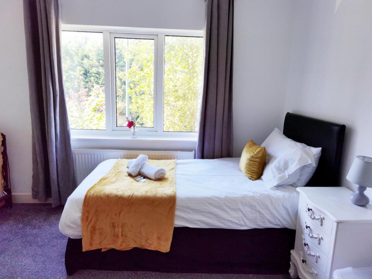 Villa Perry Road, Beautiful Large House Available For Guests And Contractors Parking Wifi Nottingham Esterno foto